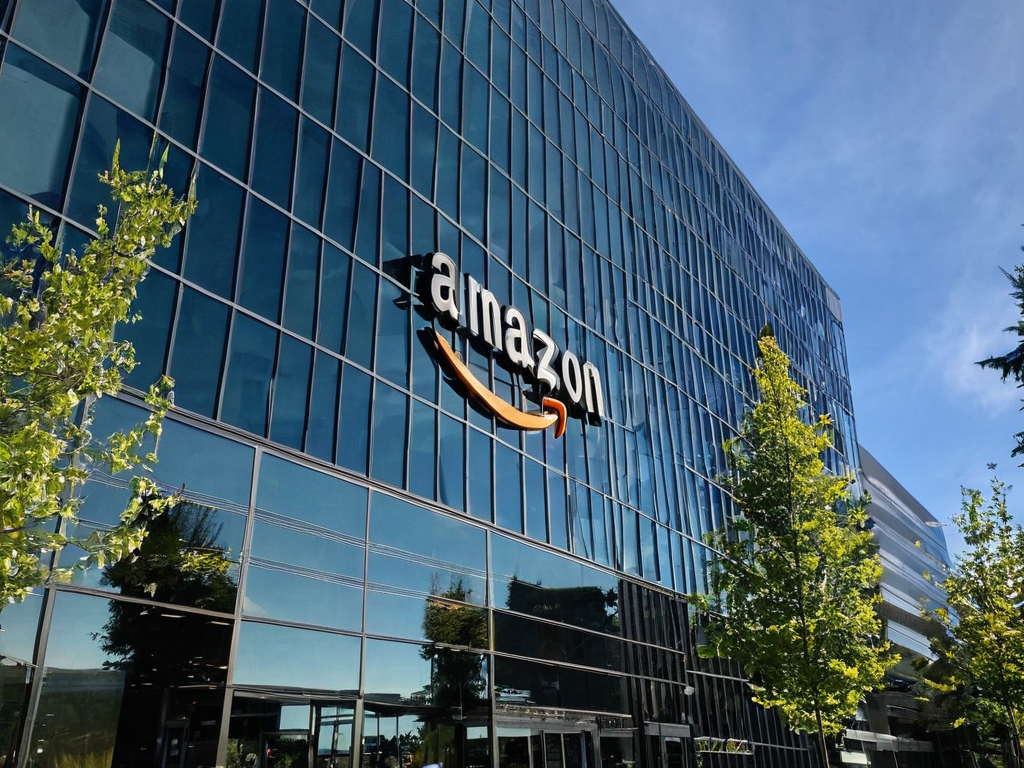 Amazon corta equipes de IA em reestruturação que afeta Alexa e desenvolvimento de novos modelos